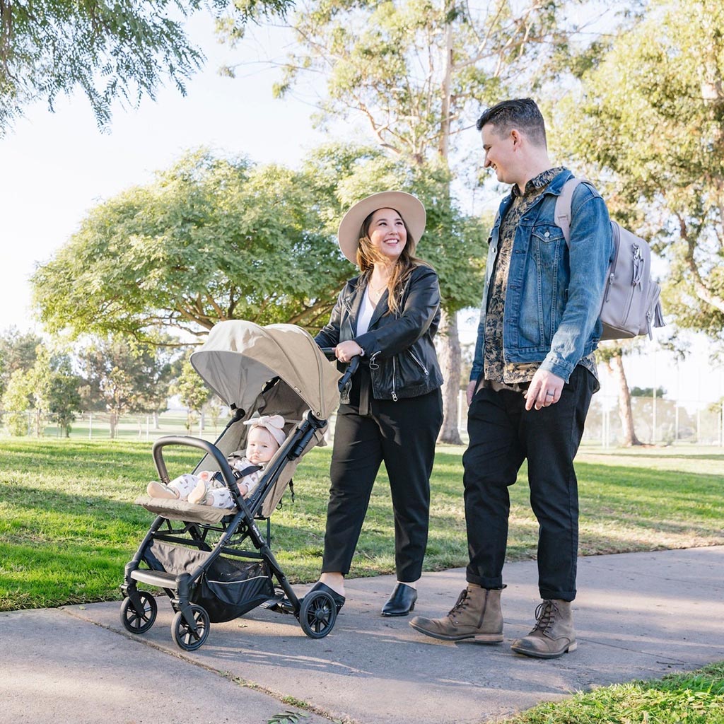 Inglesina_Quid_Lightweight_Foldable_Compact_Baby_Stroller_lifstyle_3 - ANB Baby